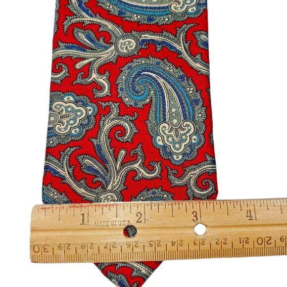 MAAS BROTHERS Red Paisley  Silk Tie Necktie USA 3.75 X 58 - Picture 2 of 4